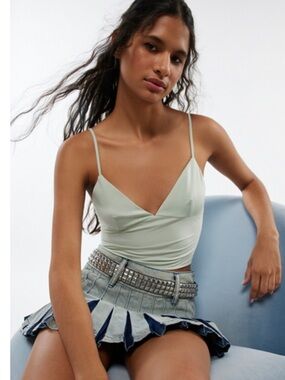 Urban Outfitters silence + noice Satin V-Neck crop Cami Top in Light Sage large